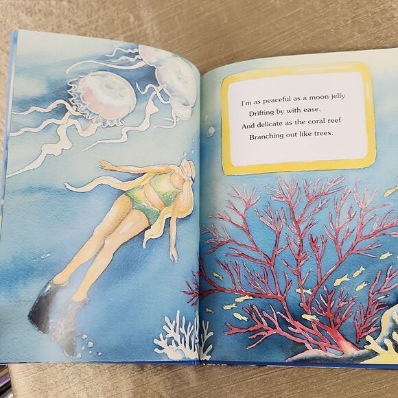 Happy as a Dolphin A Child's Celebration of Hawaii Gill McBarnet Book 2009 - Picture 6 of 7